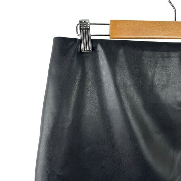 NWT House of Harlow 1960 Black Vegan Leather Mini Ruched Skirt Size Medium - Picture 7 of 15